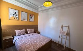 Julie'S Airport Apartment